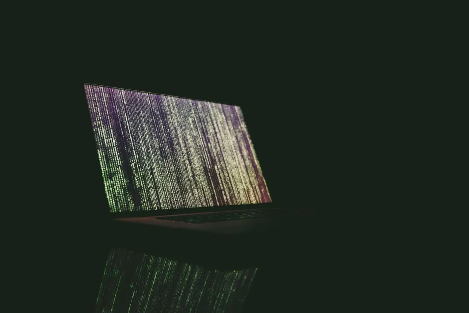 Des blocs en bois formant les mots web design mettent en valeur de façon créative le concept du design numérique.